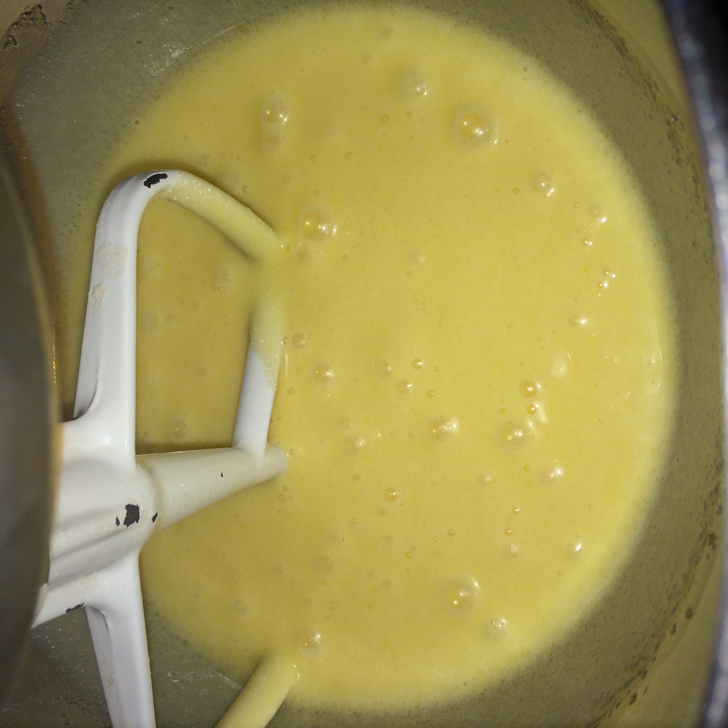 Kocok hingga kuning terang
